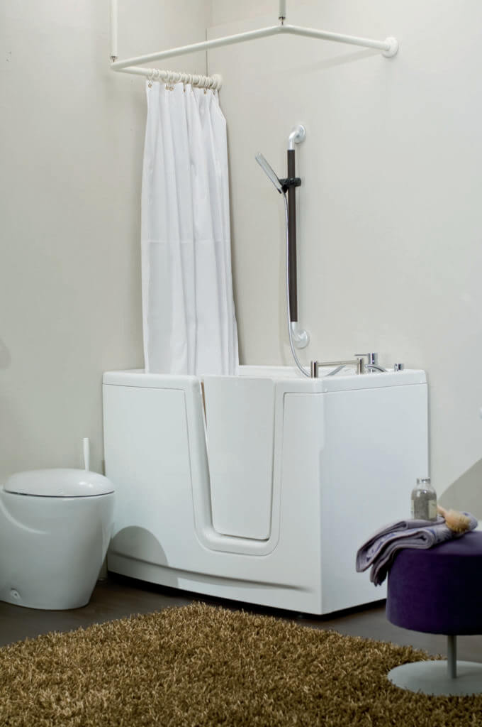 Installazione vasca con sportello e tenda antispruzzi