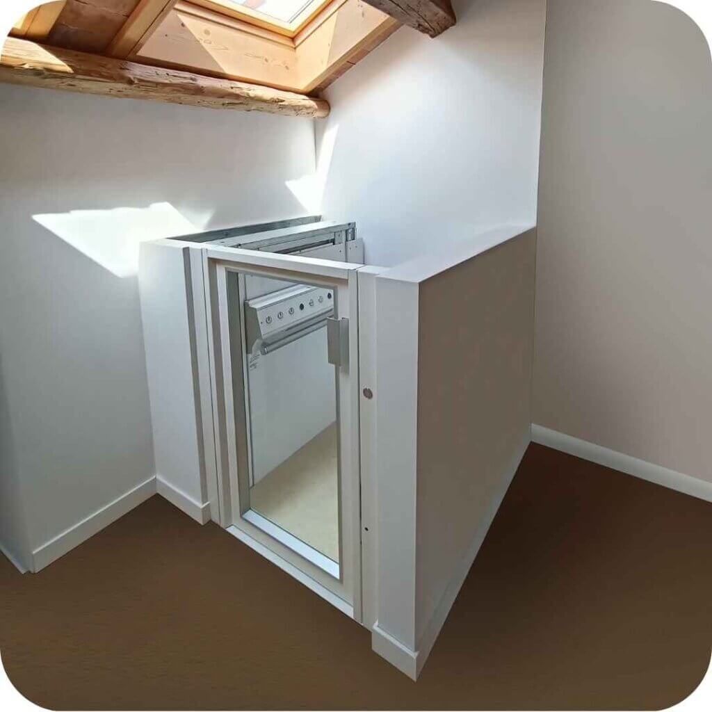 Un miniascensore all'interno di una casa