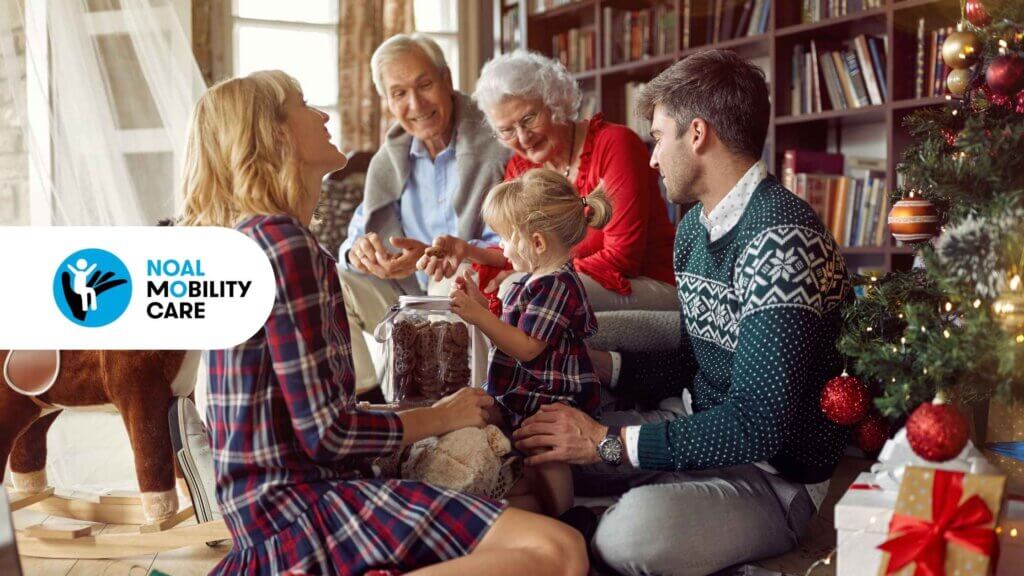 Anziani in famiglia a Natale con nipoti che scartano i regali