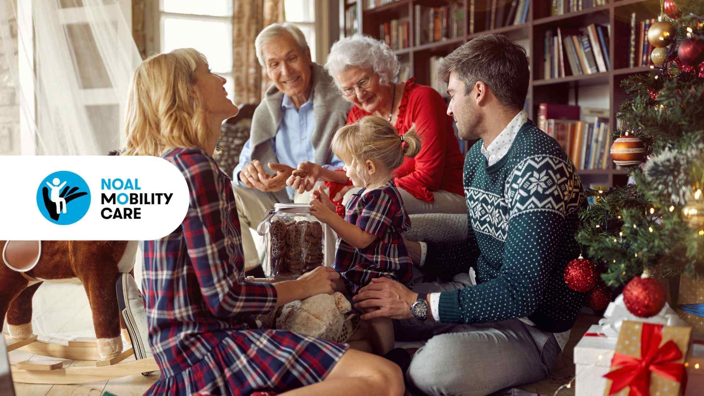 Anziani in famiglia a Natale con nipoti che scartano i regali