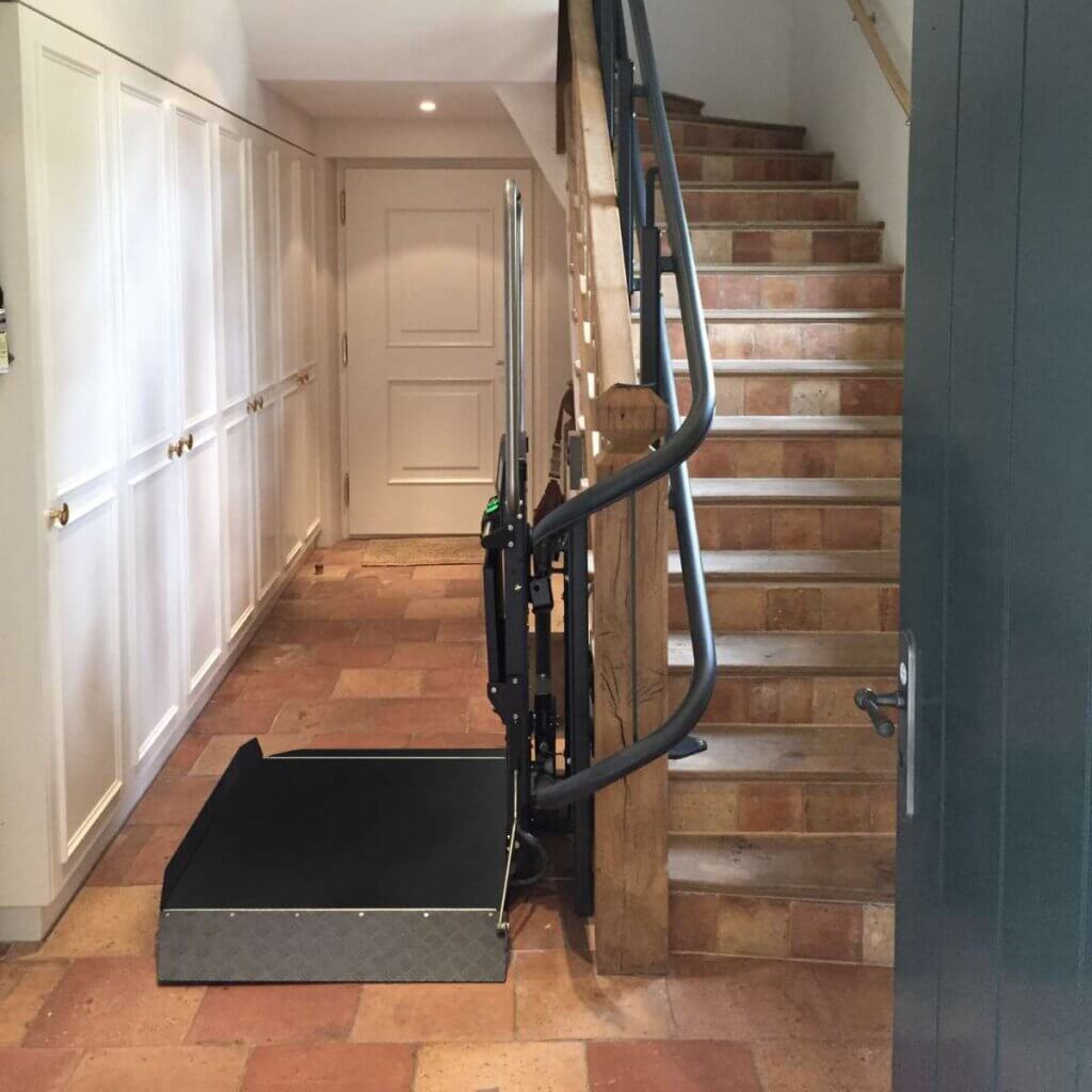 Servoscala a piattaforma per utenti in carrozzina