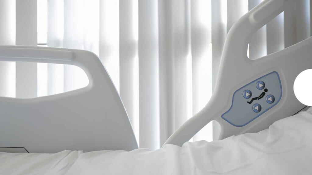 Letto ortopedico regolabile elettricamente per anziani e persone con mobilità ridotta