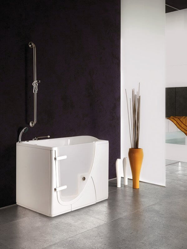 Vasca da bagno con sportello per anziani e disabili