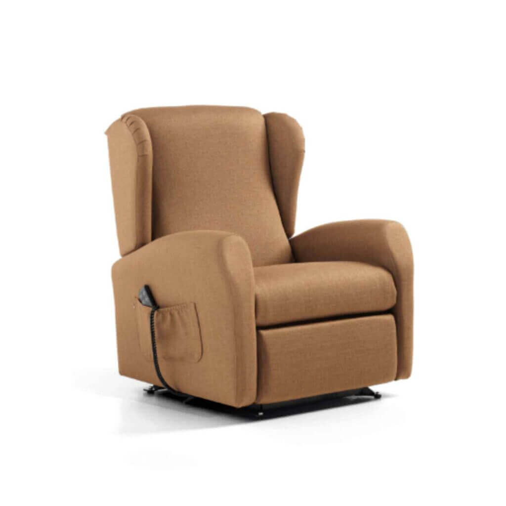 Una poltrona alzapersona marrone