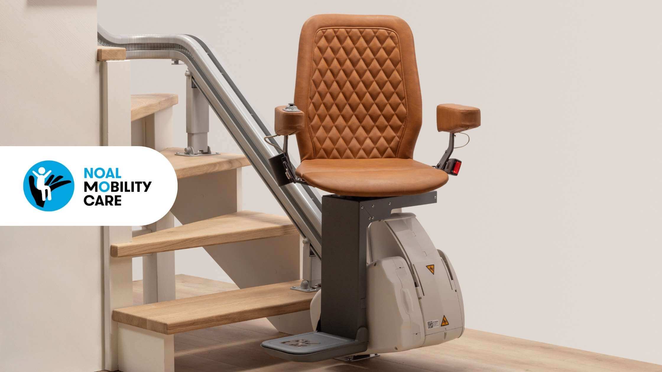 Montascale a poltroncina per interni, esempio di modello modulare rispetto a montascale standard per scale dritte.