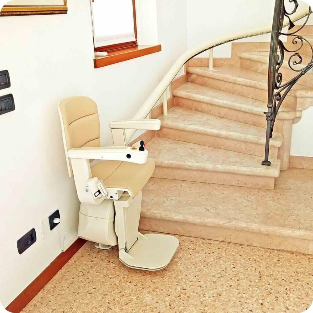 Montascale a poltroncina a Genova