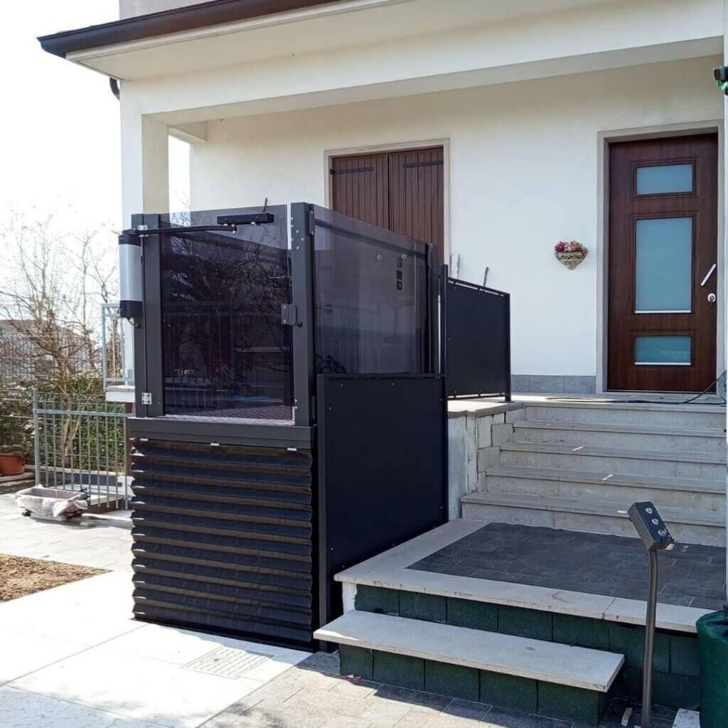 Piattaforma elevatrice a pantografo esterna per persone anziane e con disabilità