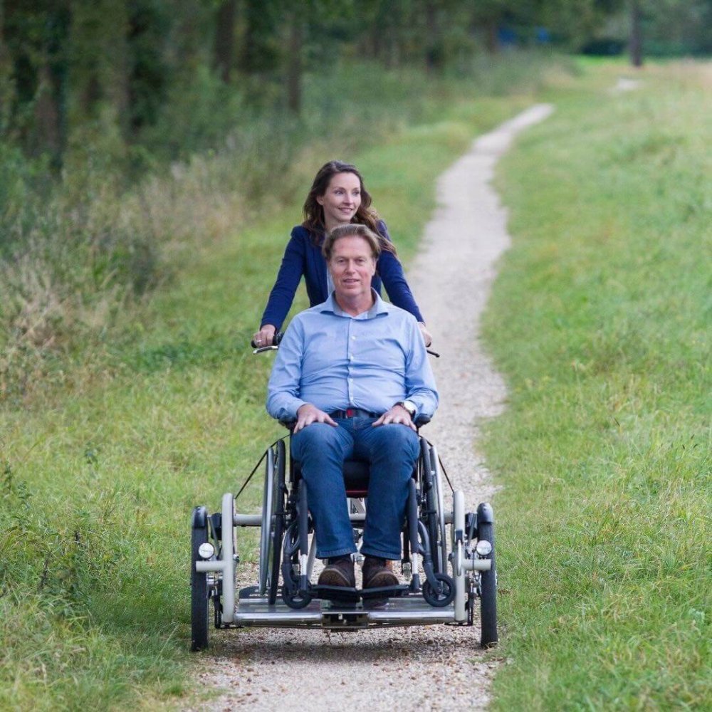 Tricicletta per trasportare persone con disabilità