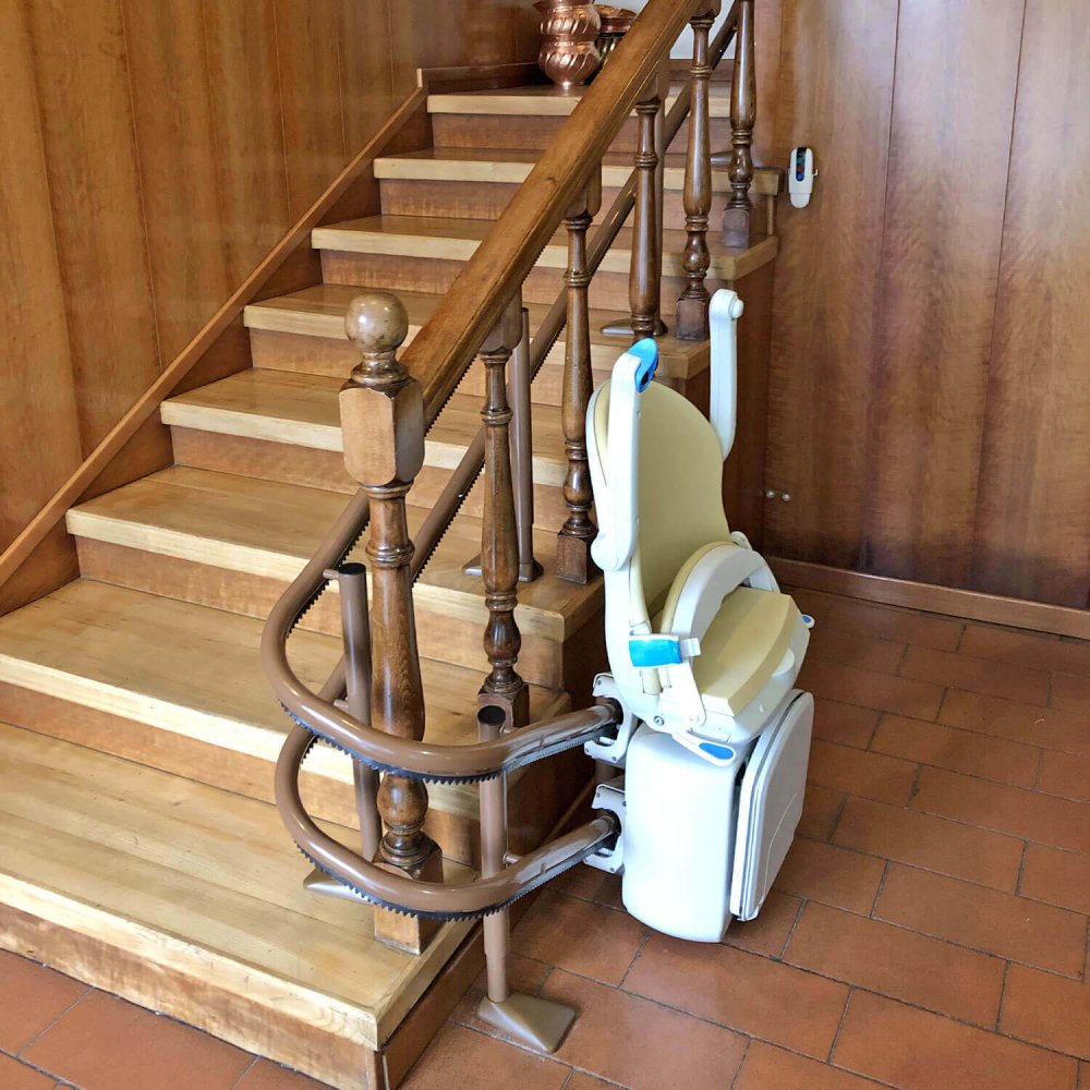 montascale-a poltroncina-per-scale-curve-due-tubi-9