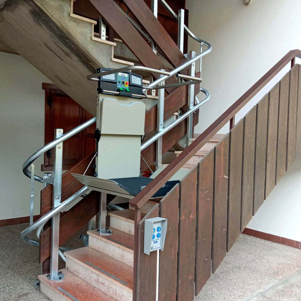 servoscala-a-piattaforma-scala-curva-artira-13