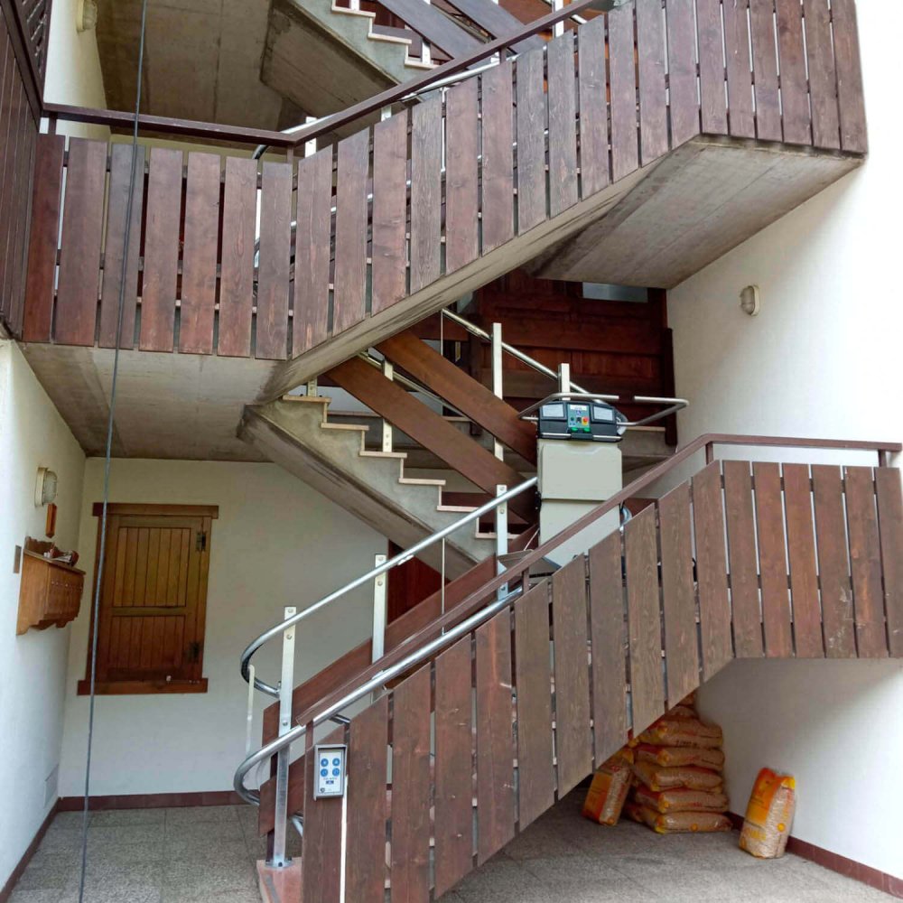 servoscala-a-piattaforma-scala-curva-artira-14