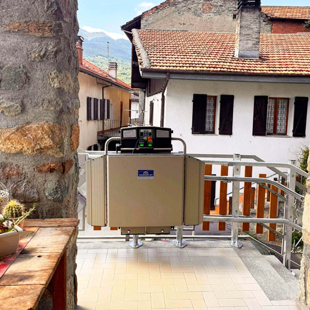 servoscala-a-piattaforma-scala-curva-artira-9